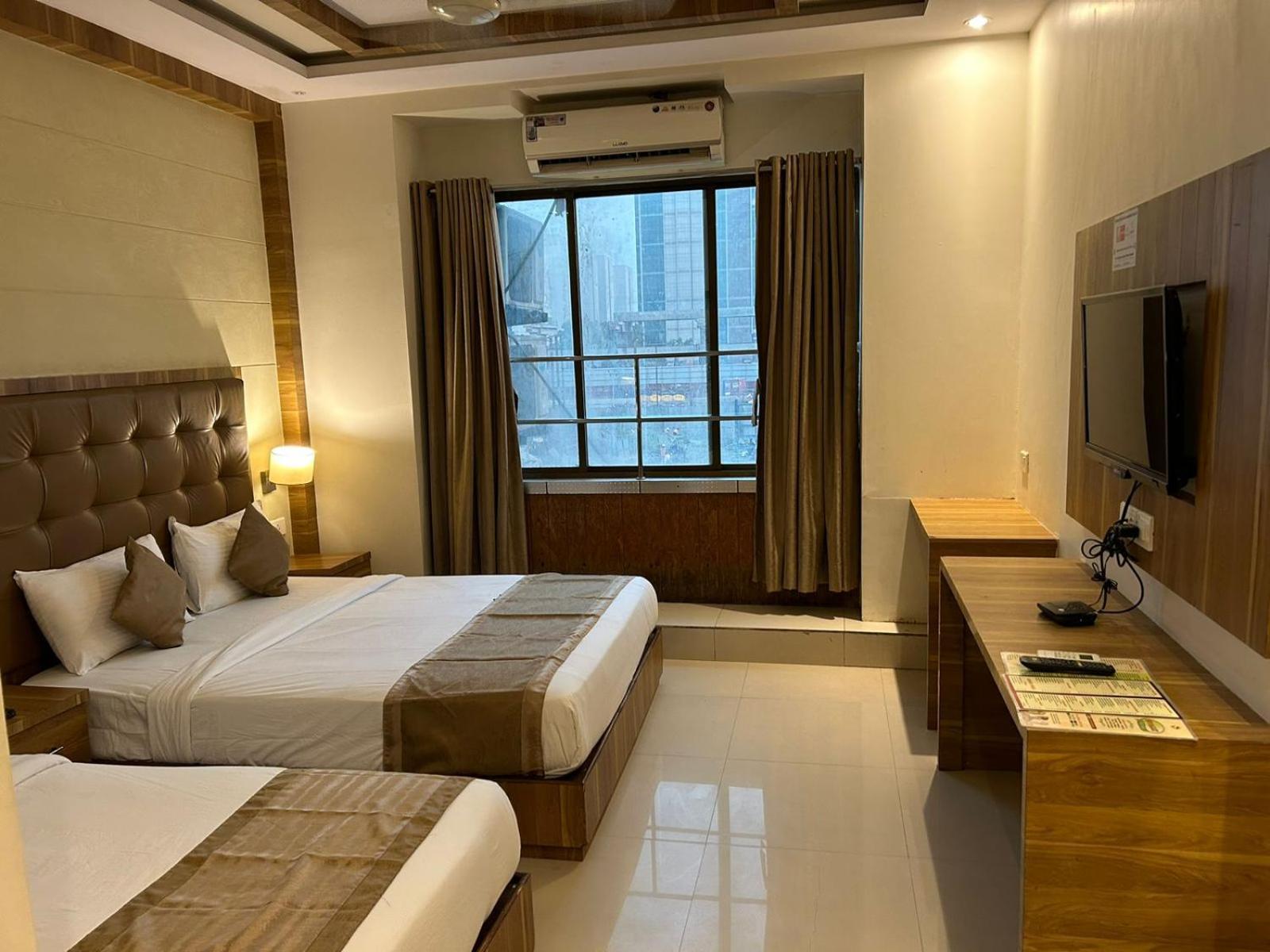 Hotel Bkc Mannat มุมไบ ภายนอก รูปภาพ