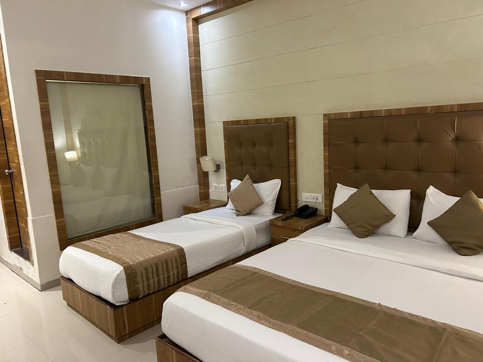 Hotel Bkc Mannat มุมไบ ภายนอก รูปภาพ