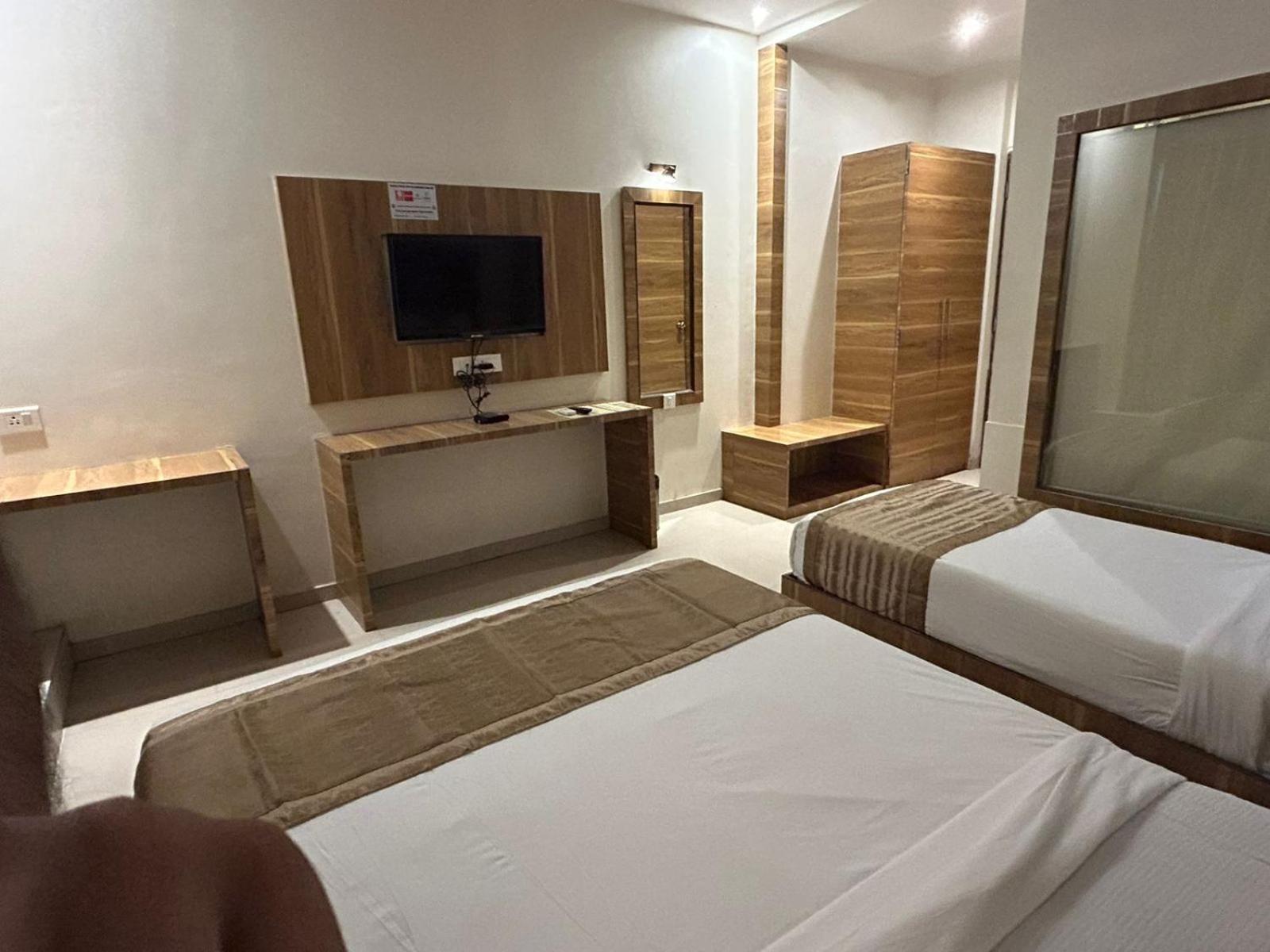 Hotel Bkc Mannat มุมไบ ภายนอก รูปภาพ