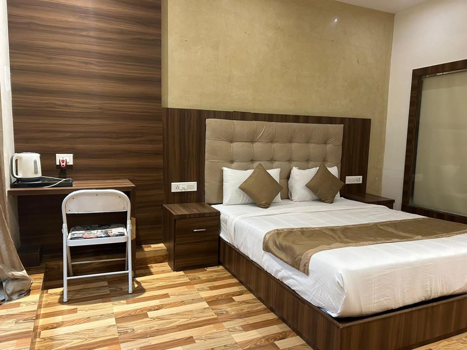 Hotel Bkc Mannat มุมไบ ภายนอก รูปภาพ