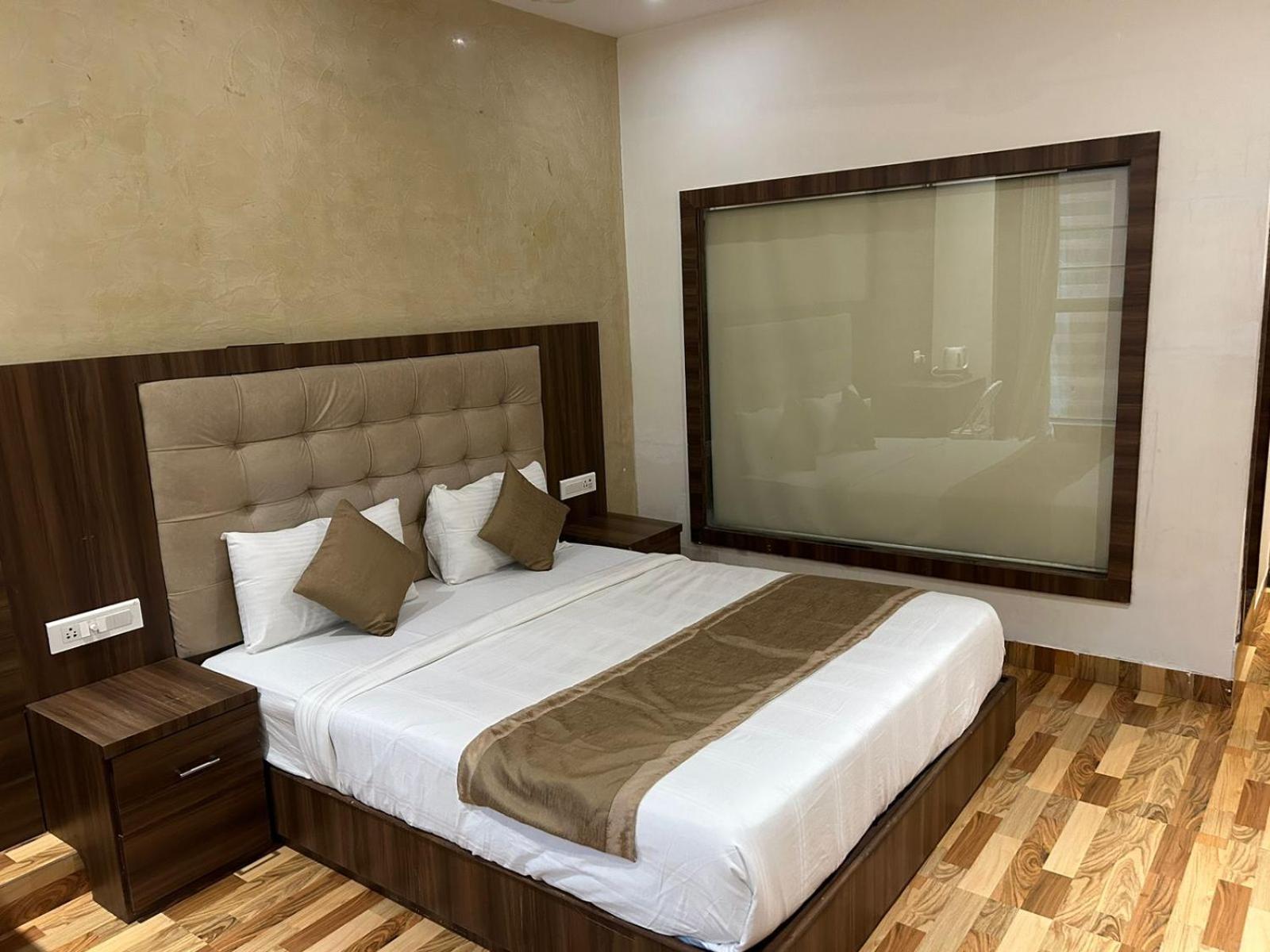 Hotel Bkc Mannat มุมไบ ภายนอก รูปภาพ