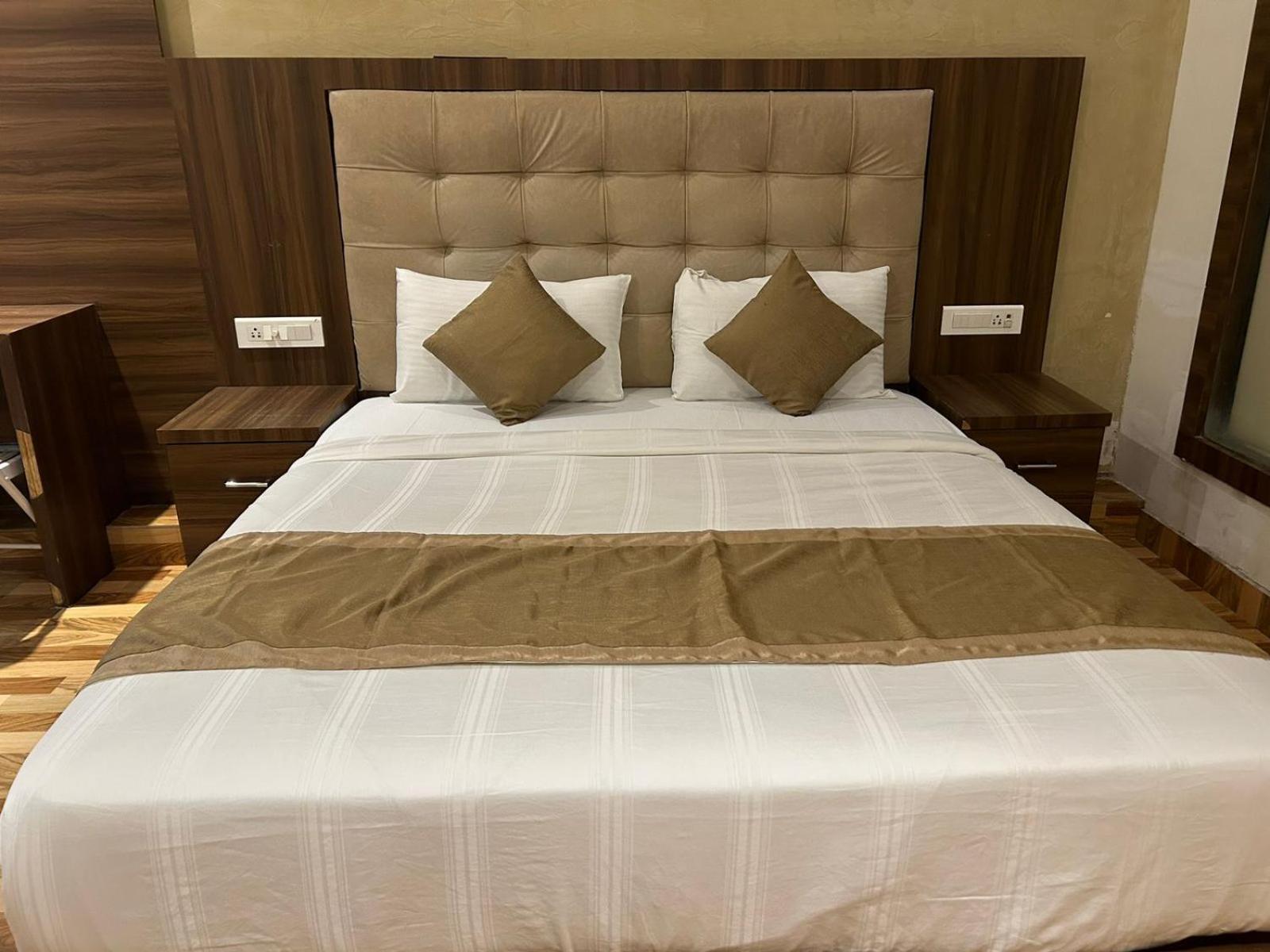 Hotel Bkc Mannat มุมไบ ภายนอก รูปภาพ