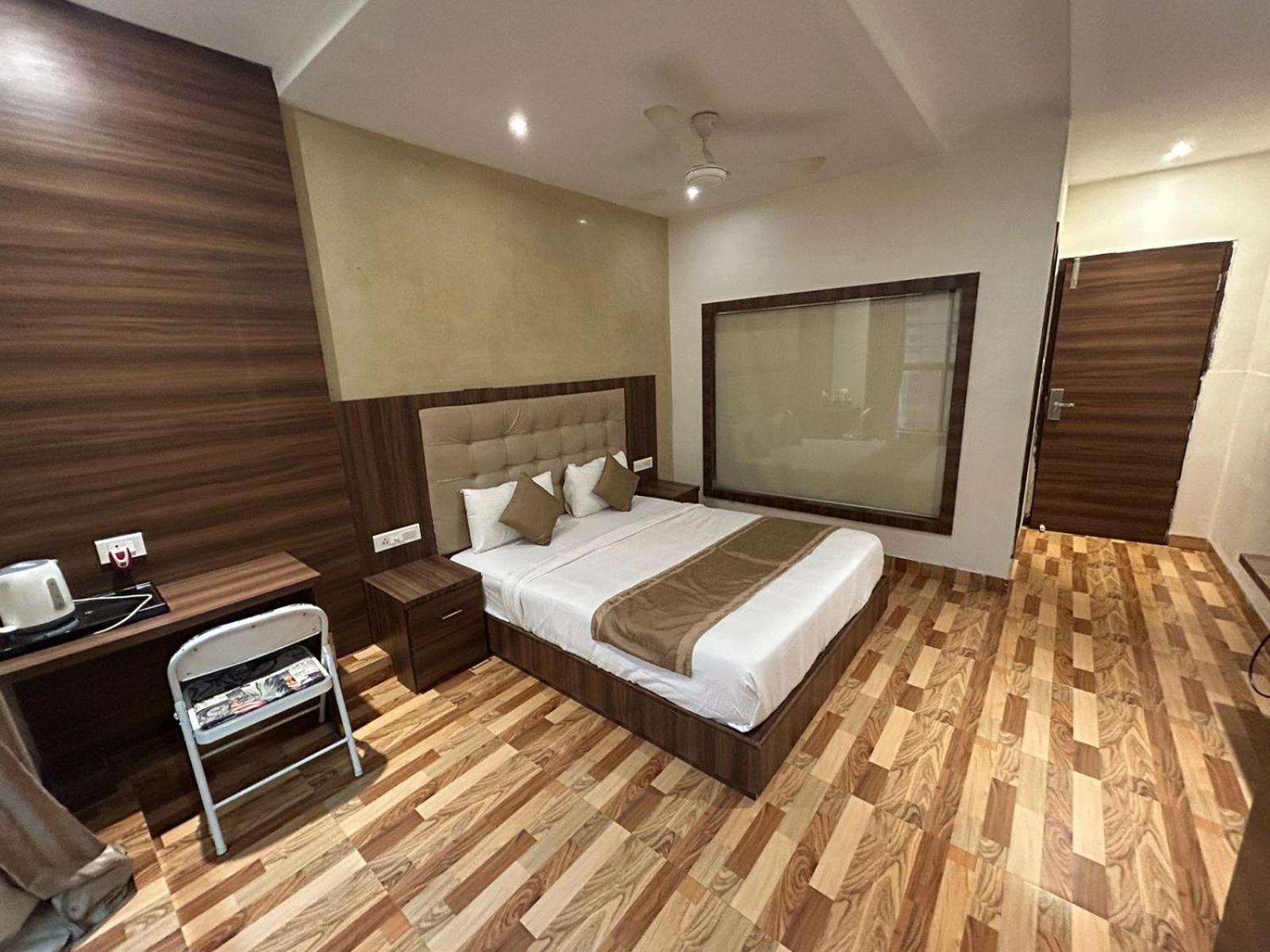 Hotel Bkc Mannat มุมไบ ภายนอก รูปภาพ