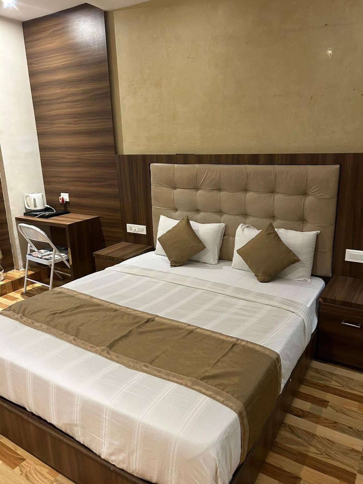 Hotel Bkc Mannat มุมไบ ภายนอก รูปภาพ