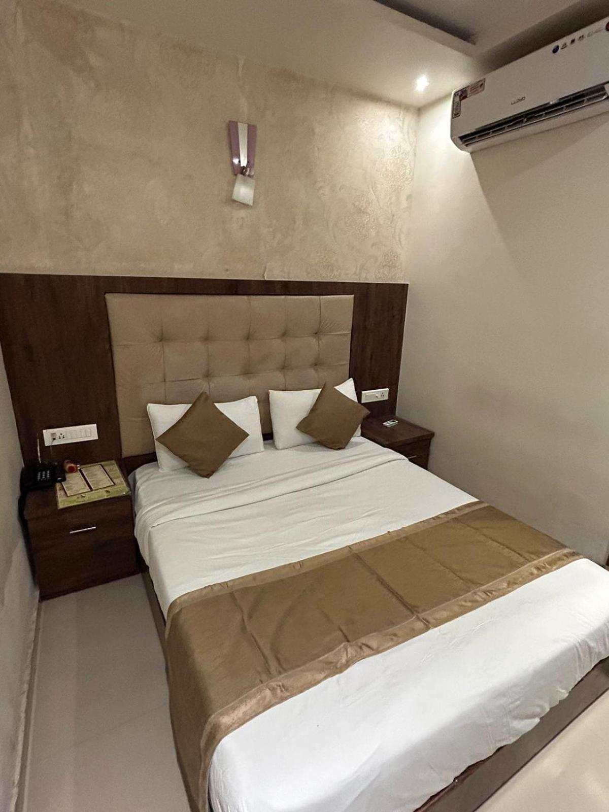 Hotel Bkc Mannat มุมไบ ภายนอก รูปภาพ