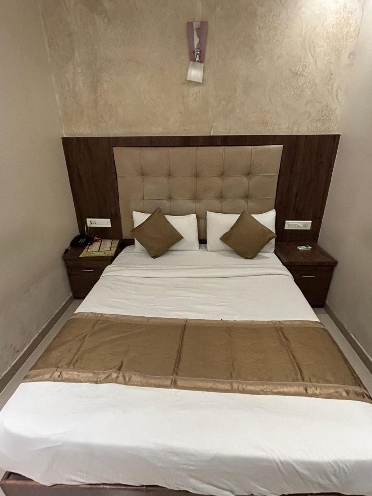 Hotel Bkc Mannat มุมไบ ภายนอก รูปภาพ