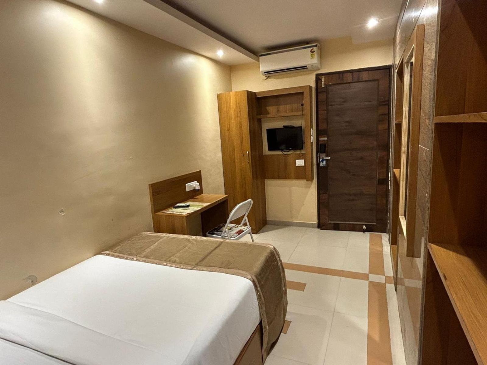 Hotel Bkc Mannat มุมไบ ภายนอก รูปภาพ